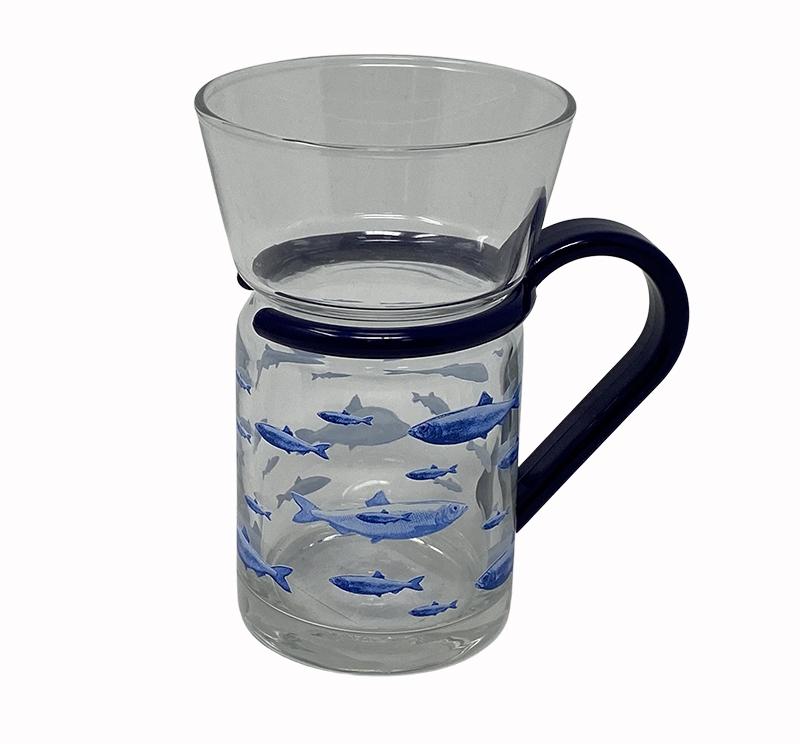 Teeglas Fischeschwarm, blauer Griff 12x7.5 cm 